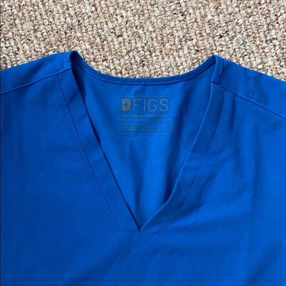 Figs 3 pocket Casma scrub top in royal blue